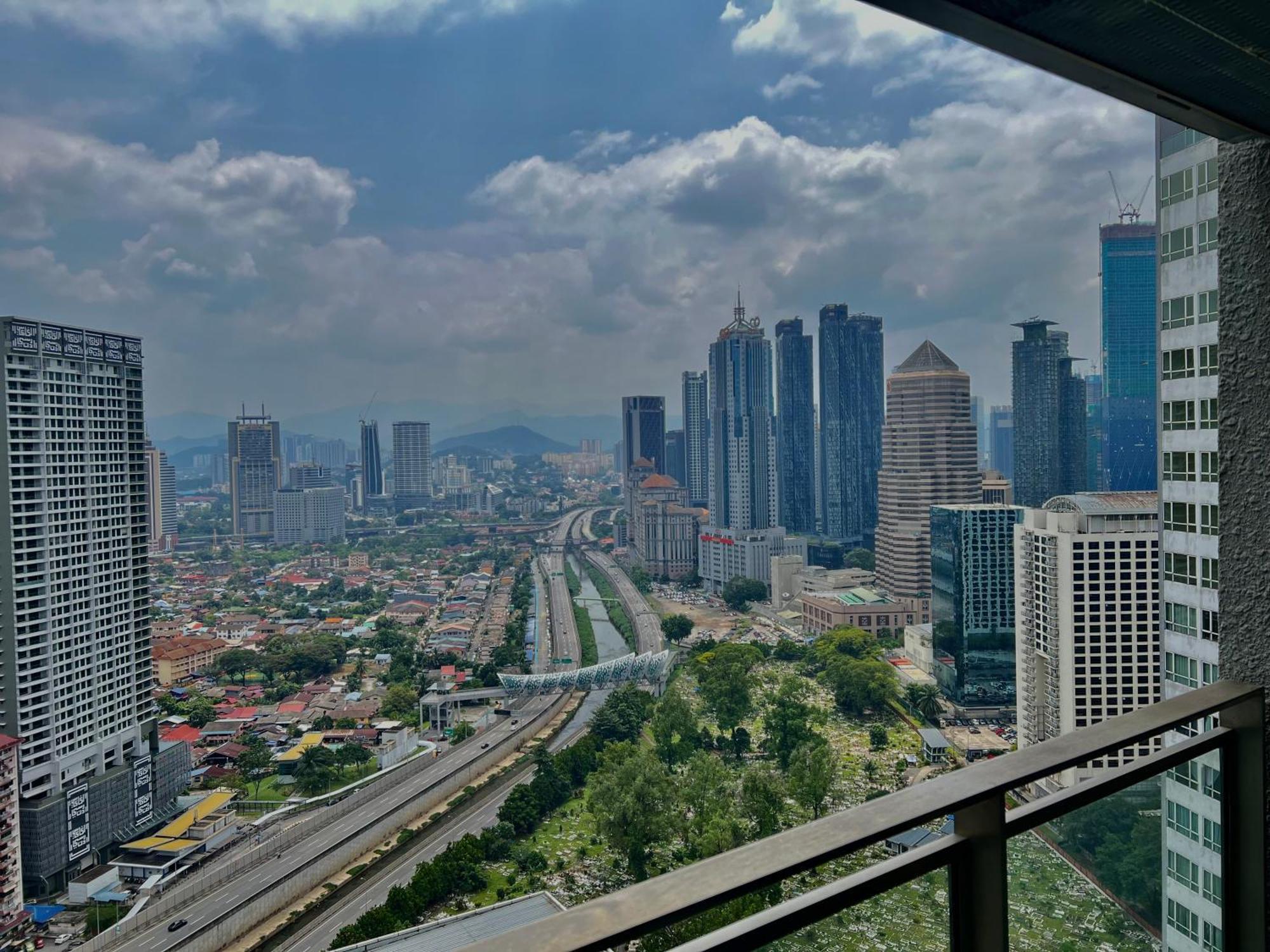 Summer Suites Klcc By Victorians Куала-Лумпур Экстерьер фото