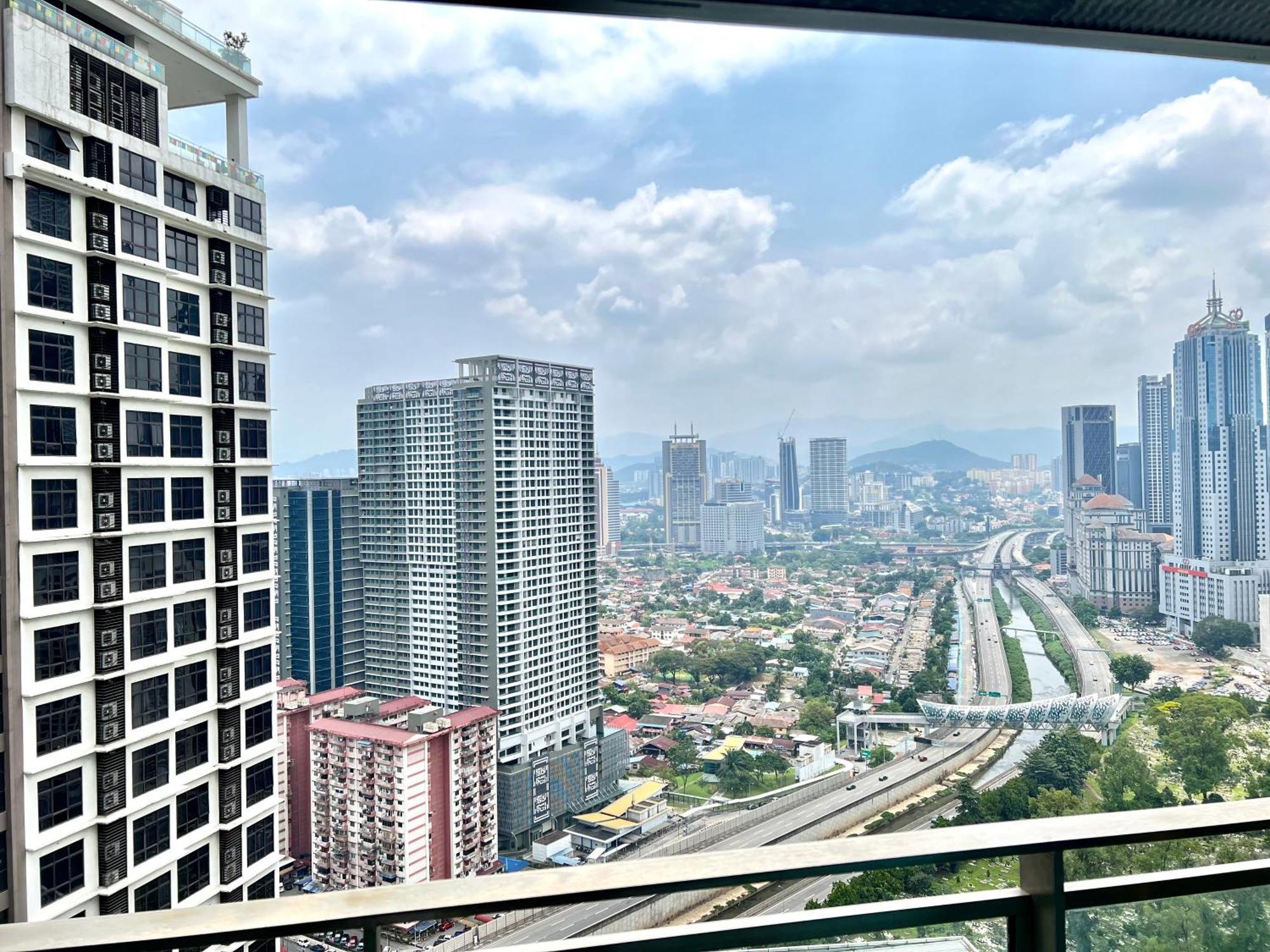 Summer Suites Klcc By Victorians Куала-Лумпур Экстерьер фото
