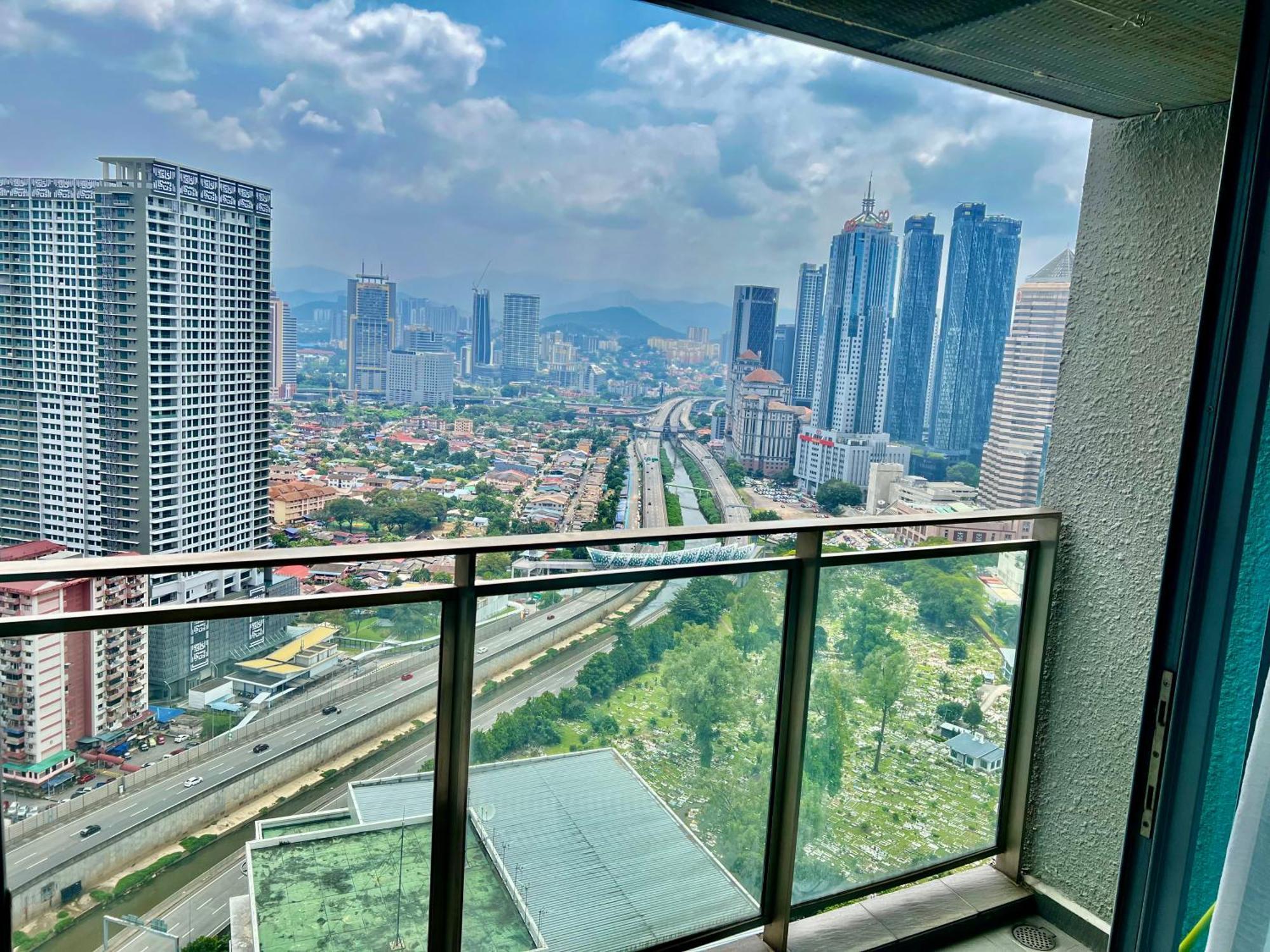 Summer Suites Klcc By Victorians Куала-Лумпур Экстерьер фото